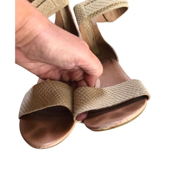 Ugg Char Mar Pearl suede tan Ankle wedge tan sandal size 7.5 - Picture 6 of 8